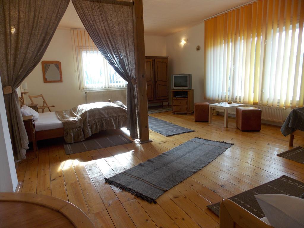 Casa Fortyogo Tîrgu Secuiesc Стая снимка