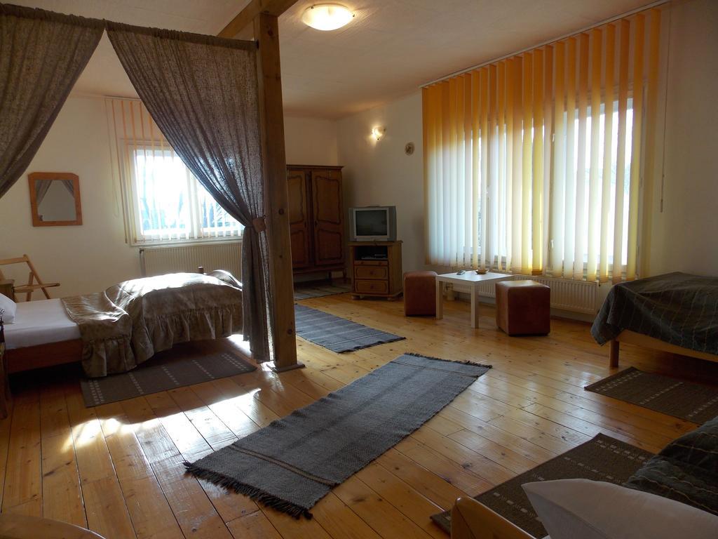 Casa Fortyogo Tîrgu Secuiesc Стая снимка