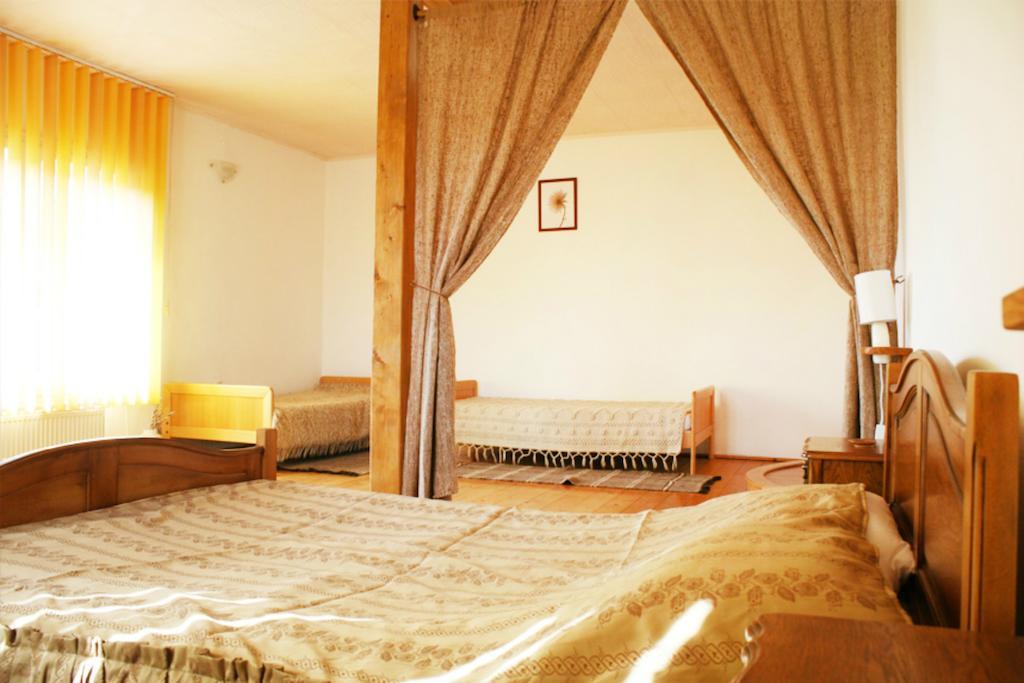 Casa Fortyogo Tîrgu Secuiesc Стая снимка
