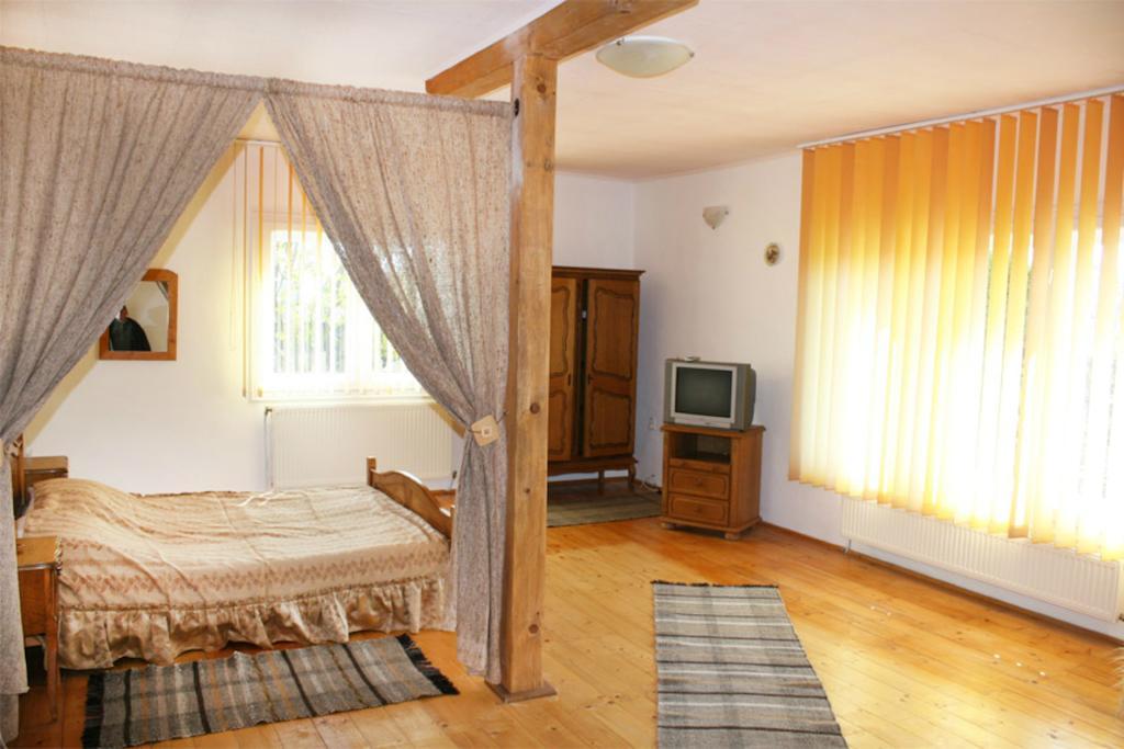 Casa Fortyogo Tîrgu Secuiesc Стая снимка