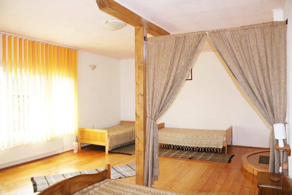 Casa Fortyogo Tîrgu Secuiesc Стая снимка
